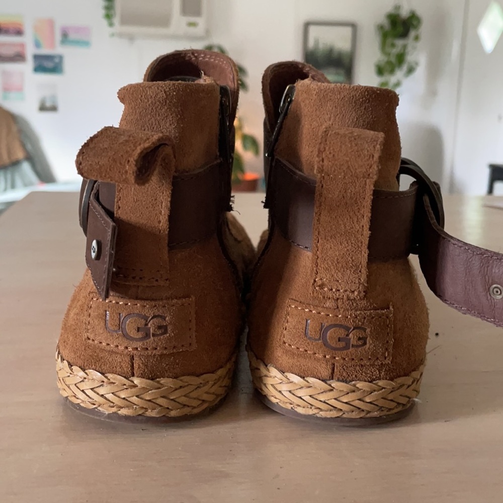 UGG short boots zip up with buckle